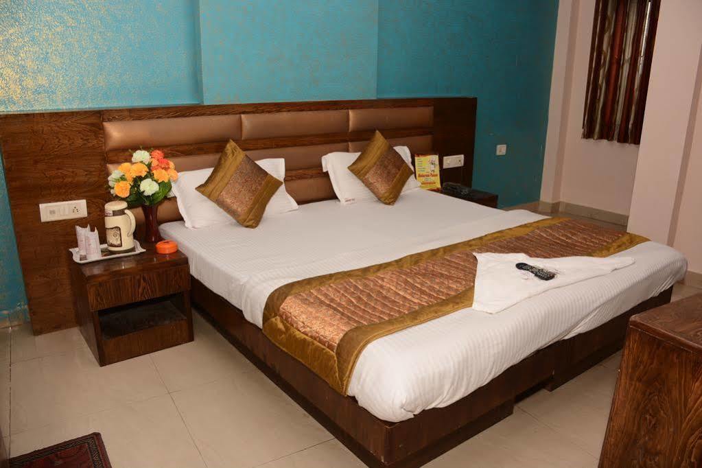Oyo 6096 Hotel Maharani Palace Нью-Дели Экстерьер фото